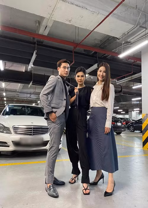 MC Thu Hoài (giữa) từng nên duyên màn ảnh với Thanh Sơn trong bộ phim "Tình yêu và tham vọng".