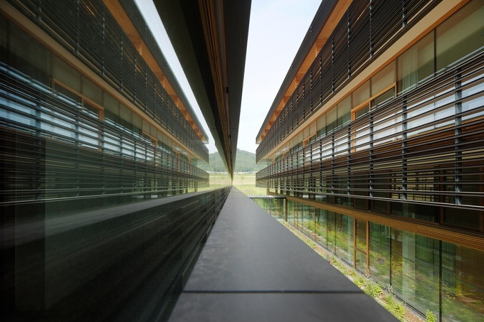 Các cấu trúc bên dưới được xây dựng so le sao cho các mái bằng với gót của lan can của tòa nhà bên trên.