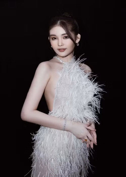 Trả lời với Saostar, Ngân Anh cho cho biết, cuối năm nay cô sẽ tổ chức hôn lễ.