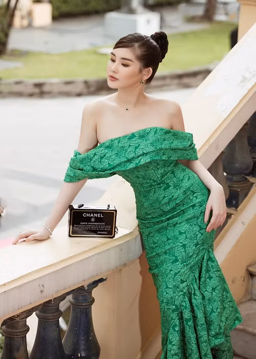 Ngân Anh là một trong những mỹ nhân Việt sở hữu hình thể chuẩn.