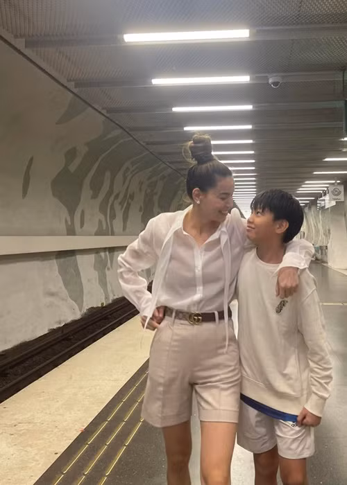 Subeo - con trai riêng của Hà Hồ cũng có mặt trong chuyến đi.