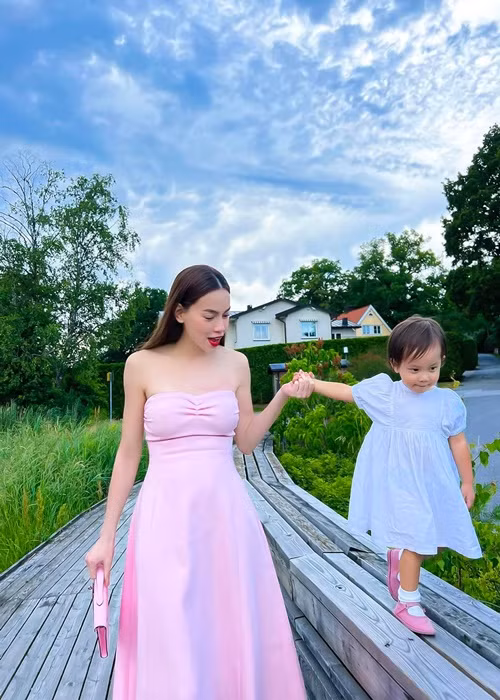 Bé Lisa và bé Leon có kỳ nghỉ hè thú vị ở Thụy Điển.