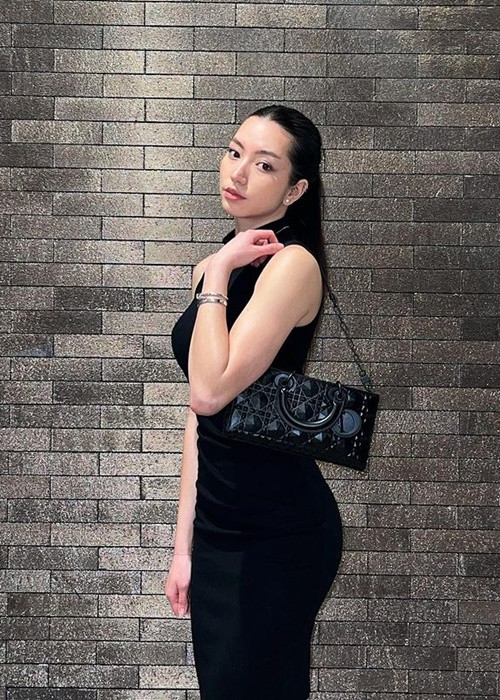 Con gái Thanh Hà sở hữu vóc dáng bốc lửa với vòng ba nảy nở, eo thon gọn cùng vòng một căng đầy. Ảnh: Instagram