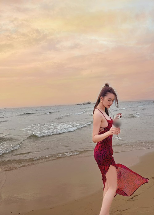 Nữ ca sĩ kín tiếng về chuyện tình cảm nhiều năm qua.