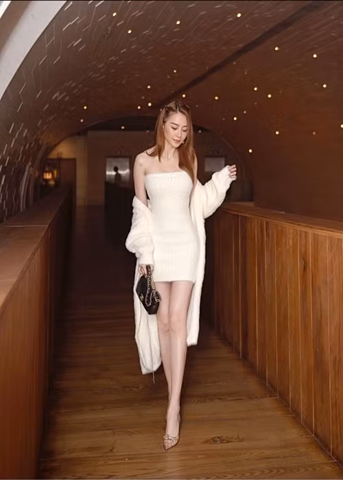 Chị gái của Thiều Bảo Trang rút khỏi sân chơi Giọng hát Việt 2012 với lý do sức khỏe sau khi Phương Uyên bị nghi dàn xếp kết quả.