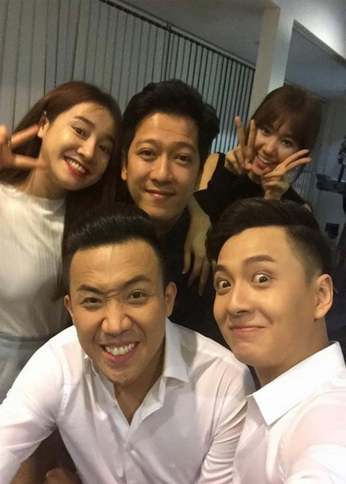 Nhã Phương và Hari Won đều lấy danh hài. Nửa kia của Nhã Phương là Trường Giang còn ông xã Hari Won là Trấn Thành. Ảnh: Khám phá