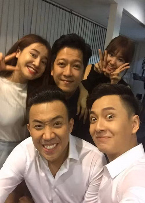 Nhã Phương và Hari Won đều lấy danh hài. Nửa kia của Nhã Phương là Trường Giang còn ông xã Hari Won là Trấn Thành. Ảnh: Khám phá