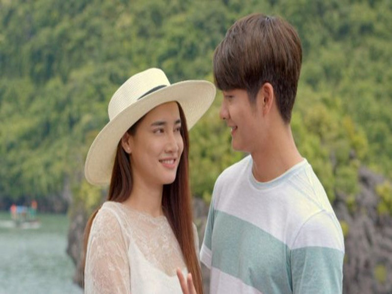 Dù tham gia nhiều phim nhưng mãi đến khi góp mặt trong phim ngắn “Xin lỗi anh chỉ là thằng bán bánh giò” năm 2013, Nhã Phương mới gây được sự chú ý. Năm 2015, cô nổi tiếng với vai diễn chính trong “Tuổi thanh xuân”. Ảnh: VTV