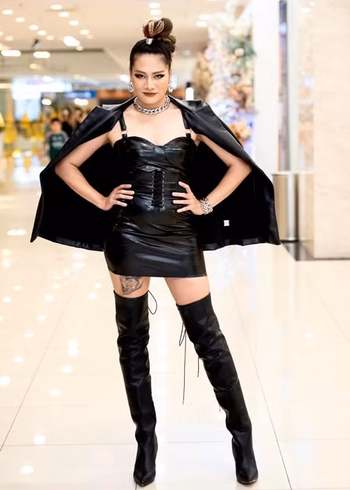 Ngoài đời, nữ diễn viên phim “Đấu trí” theo đuổi hình ảnh cá tính, gợi cảm.