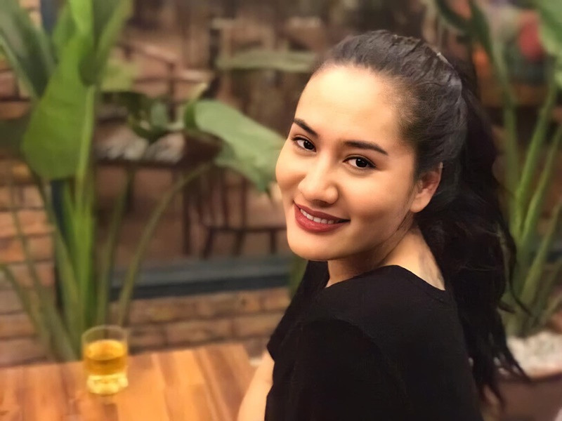 Ngoài diễn kịch, đóng phim, Minh Cúc làm thêm các nghề như trang điểm, làm đồ da handmade.