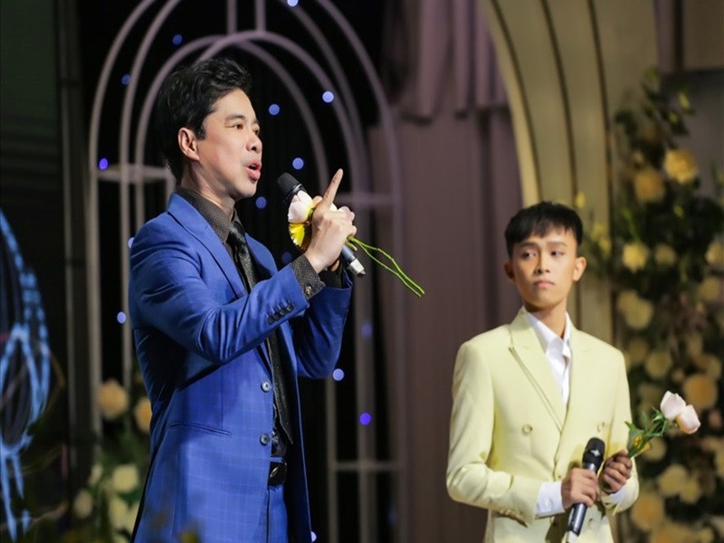 Cũng theo Ngọc Sơn, trong những show diễn phòng trà gần đây của Hồ Văn Cường, vé được bán "sạch", khán giả xem đông nghẹt. Ảnh: Lao động