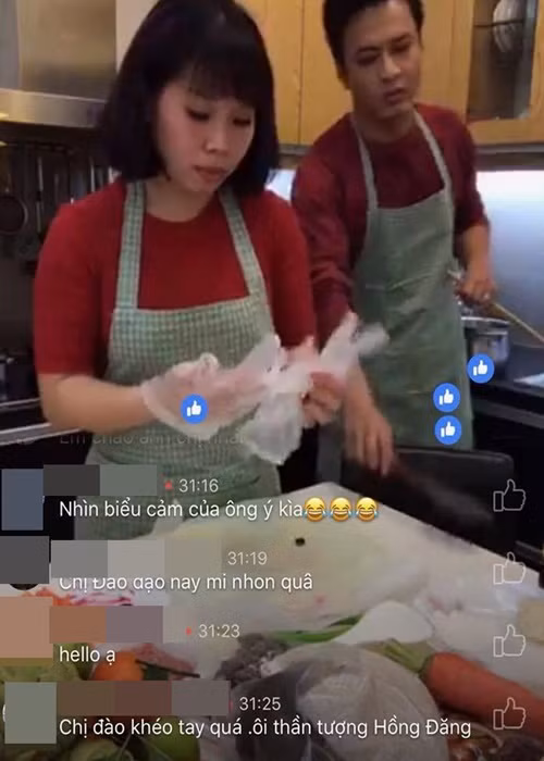 Hồng Đăng từng chia sẻ, anh là người rất may mắn khi có gia đình luôn luôn chia sẻ và ủng hộ mọi quyết định. “Vợ tôi là một người phụ nữ luôn hy sinh vì chồng con. Khi vắng chồng, mọi công việc chăm sóc nhà cửa và nuôi dạy con cái đều do một tay vợ tôi quán xuyến. Tôi thật sự thấy biết ơn vì điều này”, anh nói. Ảnh: Khám phá