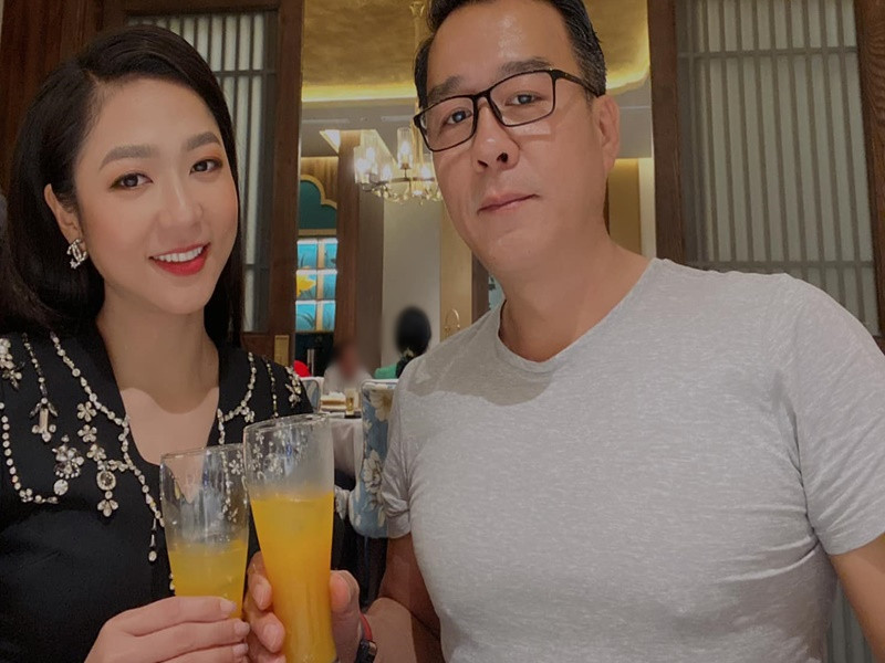 Hôn nhân mật ngọt của Hà Thanh Xuân và “Vua cá Koi” Hon nhan mat ngot cua Ha Thanh Xuan va “Vua ca Koi”