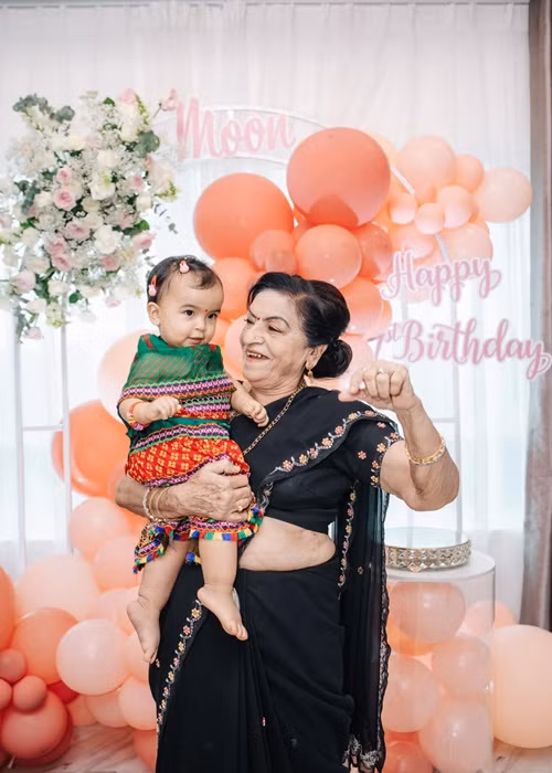 Tiệc sinh nhật của bé Moon có sự tham gia của gia đình chồng người Ấn Độ của Võ Hạ Trâm.
