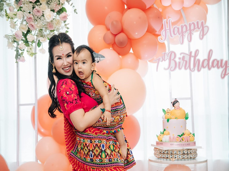 Võ Hạ Trâm tổ chức tiệc sinh nhật cho con gái tại nhà.