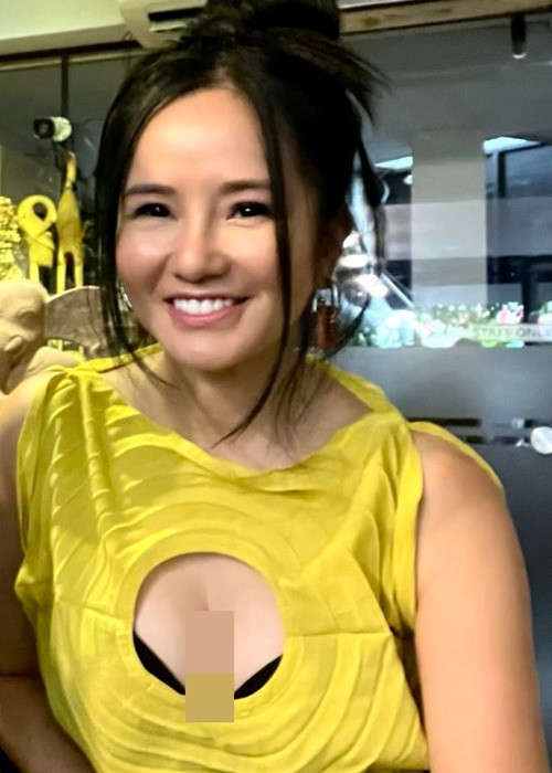 Hồng Nhung được nhiều người khen ngợi vẫn quyến rũ ở độ tuổi 52.