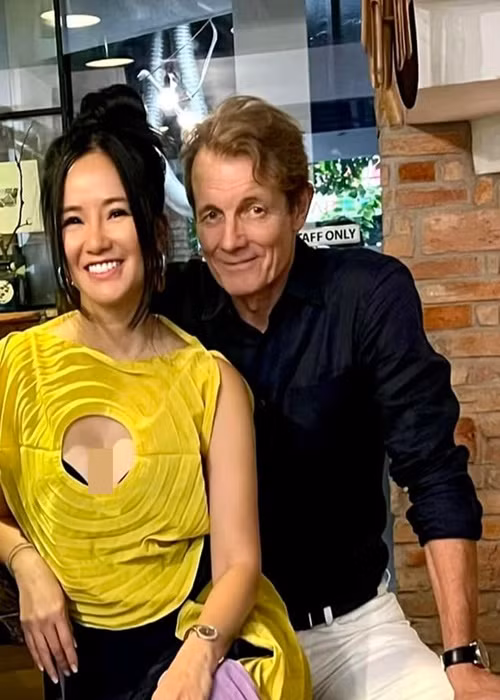 “Cô Bống” Hồng Nhung mặc hở bạo bên bạn trai Tây “Co Bong” Hong Nhung mac ho bao ben ban trai Tay