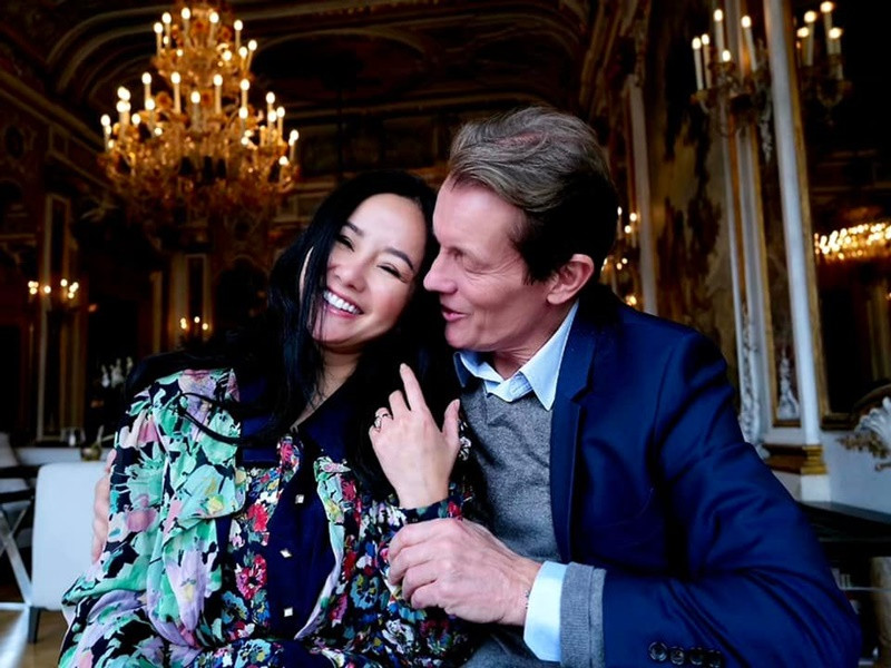 Nữ ca sĩ đang hẹn hò kiến trúc sư người Đức Gerhard Heusch.