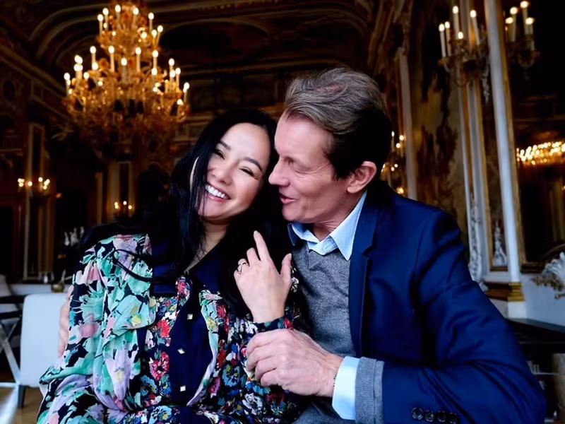 Nữ ca sĩ đang hẹn hò kiến trúc sư người Đức Gerhard Heusch.