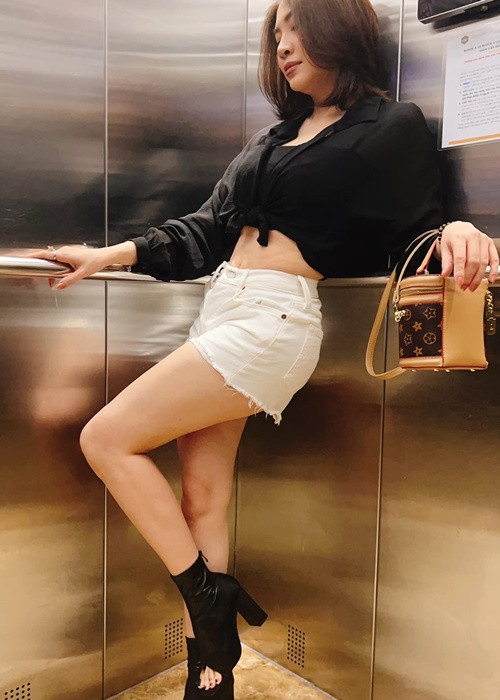 Pha Lê làm đẹp, chăm sóc sức khỏe hơn để bắt đầu cuộc sống mới.