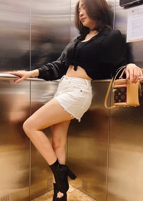 Pha Lê làm đẹp, chăm sóc sức khỏe hơn để bắt đầu cuộc sống mới.