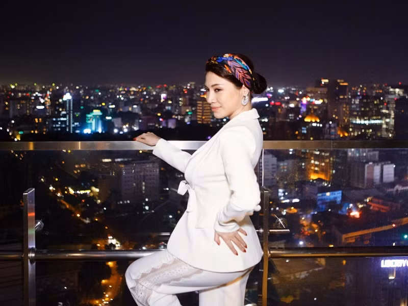 Gần đây, Pha Lê than thở, cô căng da mặt bằng chỉ nên gương mặt bé xíu nhưng khi lên ảnh lại trông nhưng tăng 10kg.