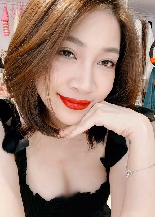 Không lâu sau khi ly hôn, Pha Lê chi 300 triệu phẫu thuật thẩm mỹ ngực, bụng, lưng, đùi, mông.