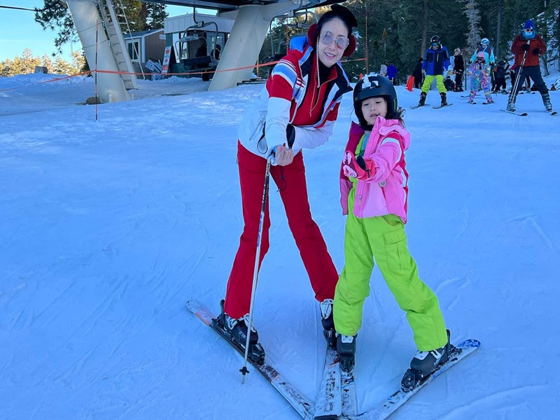 Bé Viann tự lập từ khi còn rất nhỏ. Cô nhóc không bao giờ quên hay quăng đồ bừa bãi, chơi xong là dọn dẹp ngăn nắp.