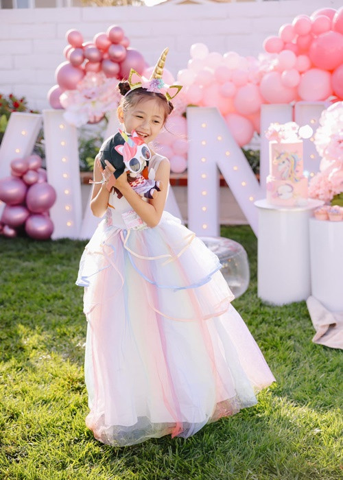 Không ít người cho rằng, con gái Hà Kiều Anh sẽ trở thành một mỹ nhân lúc trưởng thành bởi cô nhóc thừa hưởng những nét đẹp của mẹ.