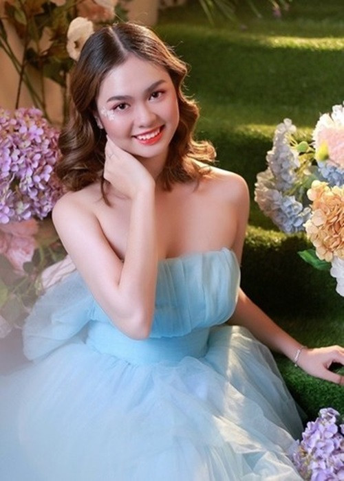 Tuy nhiên, giọng ca 20 tuổi cho biết, giờ đây, cô cảm thấy tổn thương, đau lòng vì gia đình. Theo Thiện Nhân, gia đình phản đối chuyện cô hẹn hò đồng giới. Ngoài ra, 1 năm qua, cô mất quyền kiểm soát fanpage mang tên Thiện Nhân do gia đình năm giữ. Thiện Nhân cắt đứt liên lạc với gia đình trong một tuần qua với mong muốn lấy lại fanpage. Ảnh: FBNV