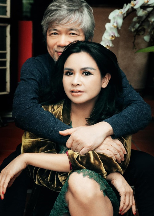 "Nhiều người khen trông anh như diễn viên điện ảnh nên anh cũng thích đấy", nữ ca sĩ cho biết.