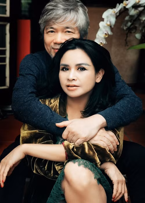 "Nhiều người khen trông anh như diễn viên điện ảnh nên anh cũng thích đấy", nữ ca sĩ cho biết.