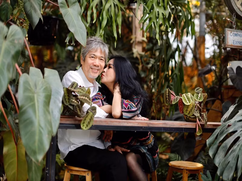 Trong cuộc phỏng vấn với Tiền Phong đầu năm 2022, Thanh Lam hài hước chia sẻ bạn trai chịu khó chụp ảnh bên cô vì thấy mình đẹp trai.