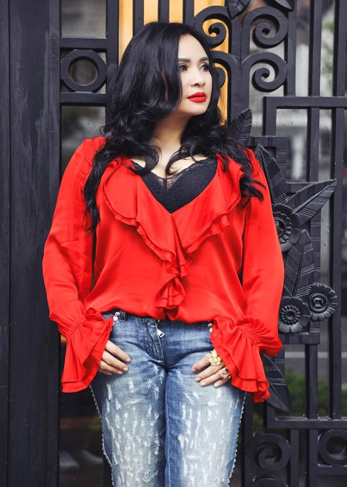 Thanh Lam liên tục biến hóa với gu thời trang từ cá tính, quý phái, nữ tính đến trẻ trung.