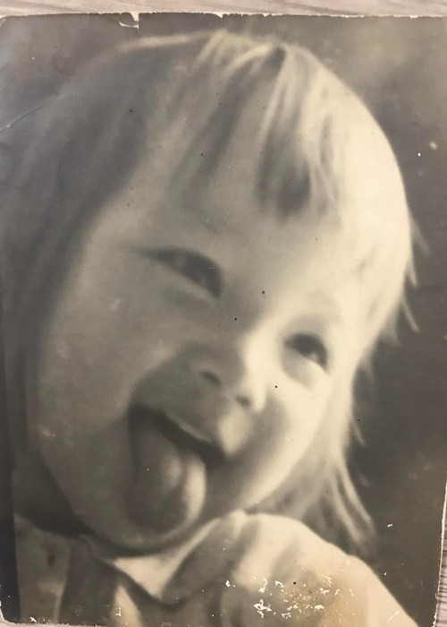 Nhân dịp sinh nhật, Lê Khanh đăng tải loạt ảnh ngày còn bé. Ảnh: FBNV