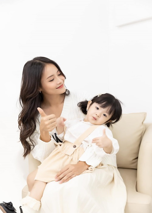 Trương Mỹ Nhân mắc hội chứng đa nang buồng trứng từ năm 17, 18 tuổi nên từng khó có con.