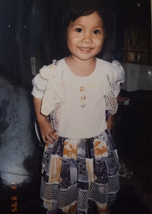 Giọng ca “Vết mưa” có nụ cười tỏa nắng, đôi mắt biết nói. Ảnh: Zing