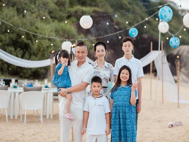 Con trai của Jennifer Phạm cao lớn ở tuổi 14.