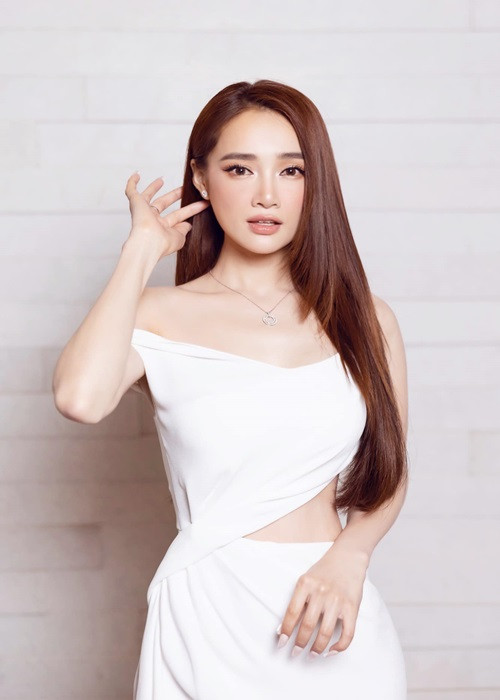 Tháng 12/2020, Nhã Phương lên chức Phó chủ tịch điều hành kiêm nhà đồng sáng lập một thương hiệu đồ dùng, mỹ phẩm dành cho mẹ và bé tại Việt Nam. Ảnh: FBNV