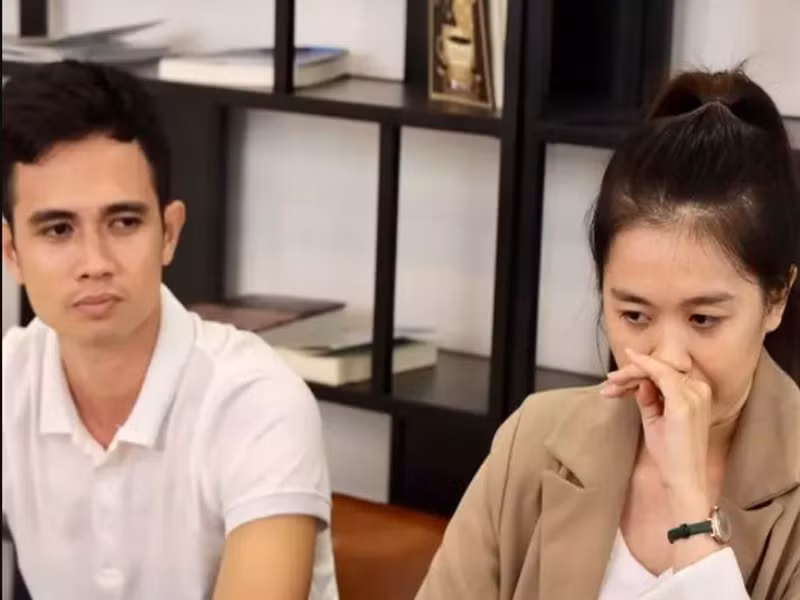 Theo chị Bích Lê, ban đầu N.T hứa để Thiện Nhân tập trung học hành. Nhưng sau đó, Thiện Nhân lại tạm dừng việc học, ca hát và trở thành giám đốc một công ty du lịch. Tổng giám đốc công ty này lại là N.T. Chị gái của Thiện Nhân chia sẻ cả gia đình lo lắng khi nữ ca sĩ chưa học qua trường lớp lại trở thành giám đốc một công ty với nguồn vốn 2 tỷ đồng. Ảnh: Vietnamnet