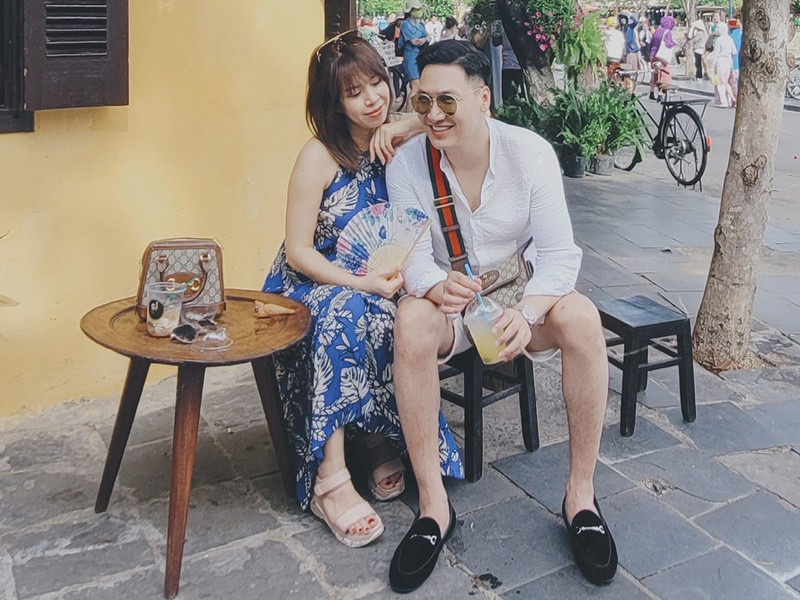 Cuối tháng 6 vừa qua, Mạnh Trường thông báo tin bầu bí của bà xã Lan Phương. Vợ nam diễn viên mang bầu con trai.