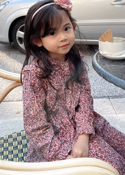 Nhóc tì nhà Mai Hồ được nhiều người dự đoán sẽ sớm trở thành mỹ nhân tương lai giống mẹ.