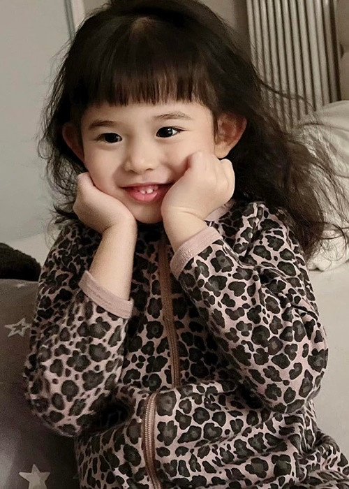 Mai Hồ từng “ghen tị” với ông xã vì lý do con gái giống chồng.