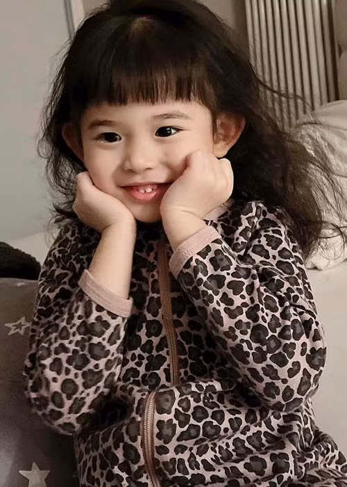 Mai Hồ từng “ghen tị” với ông xã vì lý do con gái giống chồng.