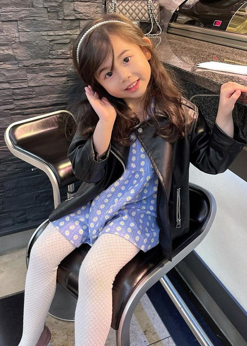 Dù vậy, nhiều người cho rằng những nét đẹp của bé Mai Vi thực ra thừa hưởng từ Mai Hồ khá nhiều.