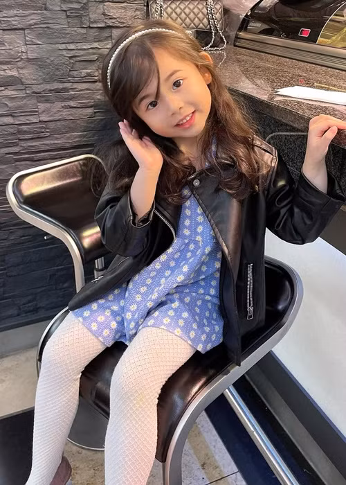 Dù vậy, nhiều người cho rằng những nét đẹp của bé Mai Vi thực ra thừa hưởng từ Mai Hồ khá nhiều.