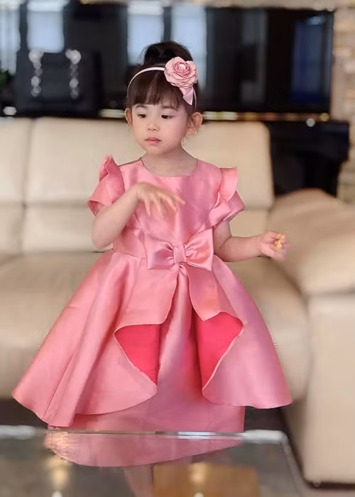 Cô công chúa nhà Mai Hồ được nhiều người khen xinh xắn như thiên thần.