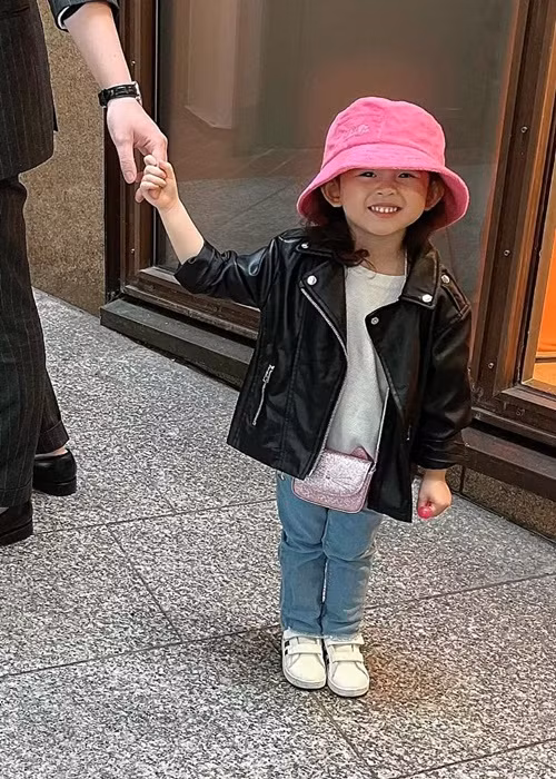 Mai Hồ từng hài hước chia sẻ, cô chịu thua con gái về việc ăn mặc và làm điệu.