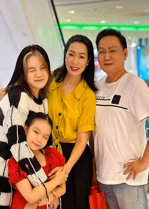 Chào đời ngày 24/6/2015, Khánh Vy rất ngoan và sở hữu gương mặt có nhiều nét giống mẹ.