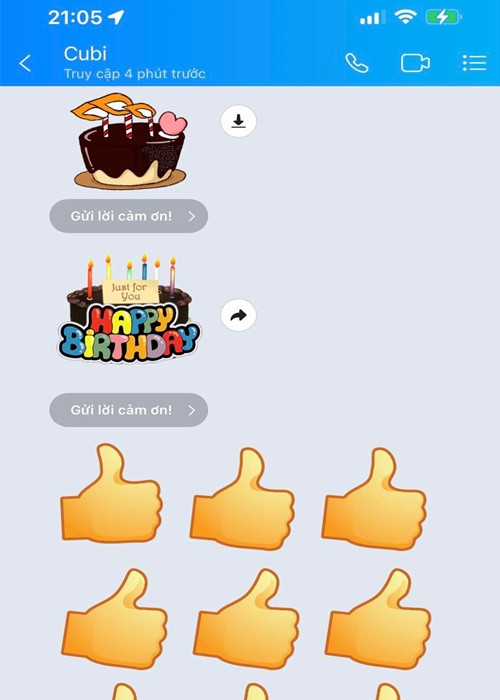 “Bi nói với bà giúp việc để Bi lãnh lương xong Bi mua quà sinh nhật cho mẹ (không biết lãnh lương ở đâu ra nữa cưng ghê). Bi gửi icon bánh sinh nhật trước tặng mẹ đứt ruột khúc này luôn. Mãi yêu con trai của mẹ”, Lâm Khánh Chi viết.